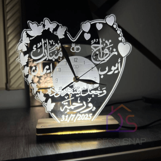 مصباح ثلاثي الأبعاد مع ساعة ذهبية