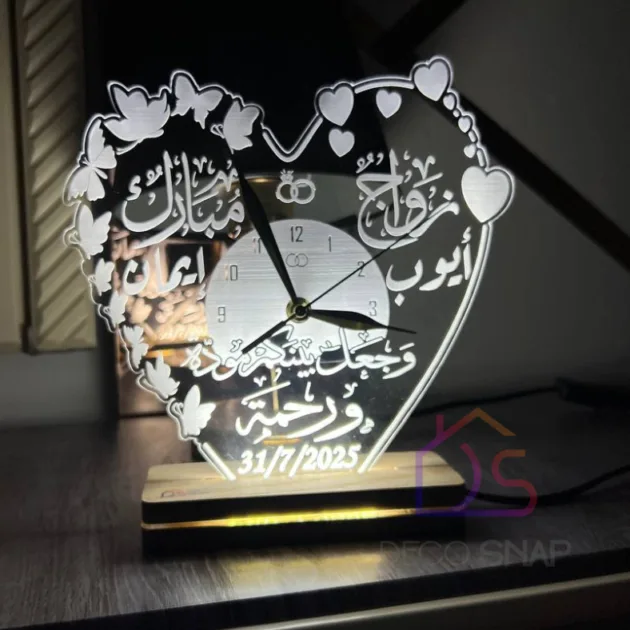 مصباح ثلاثي الأبعاد مع ساعة ذهبية